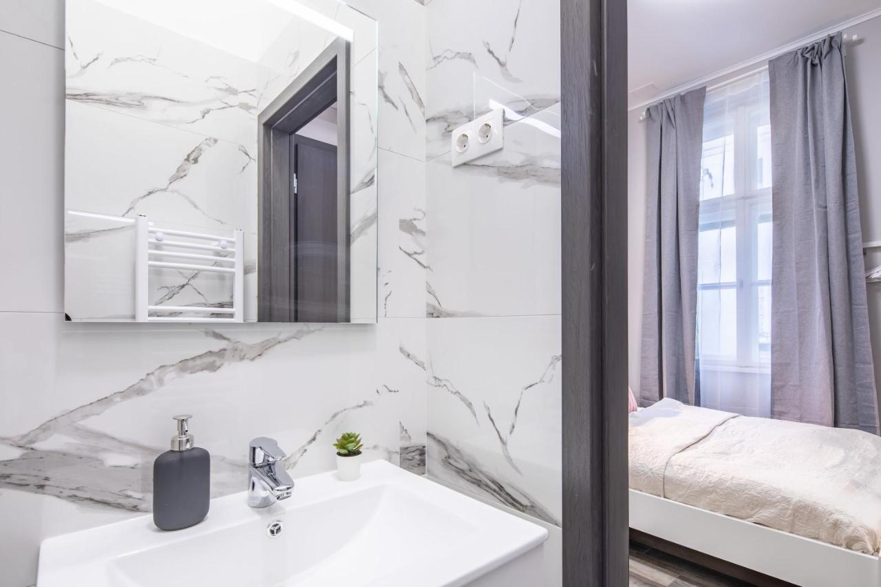 New - Central And Modern Studio Budapest Eksteriør bilde